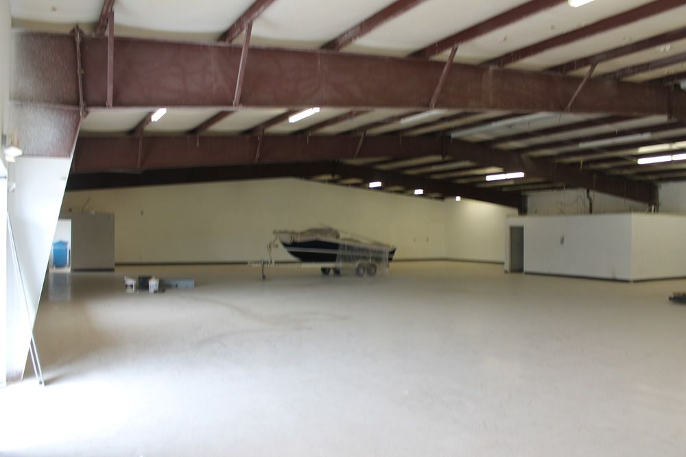 Retail/Industrial Showroom : 1020 Jim's Lane, Conway, AR 72032